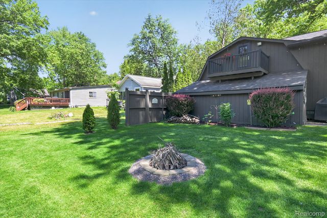 6415 Riverdale Road, Hamburg Township, MI 48189
