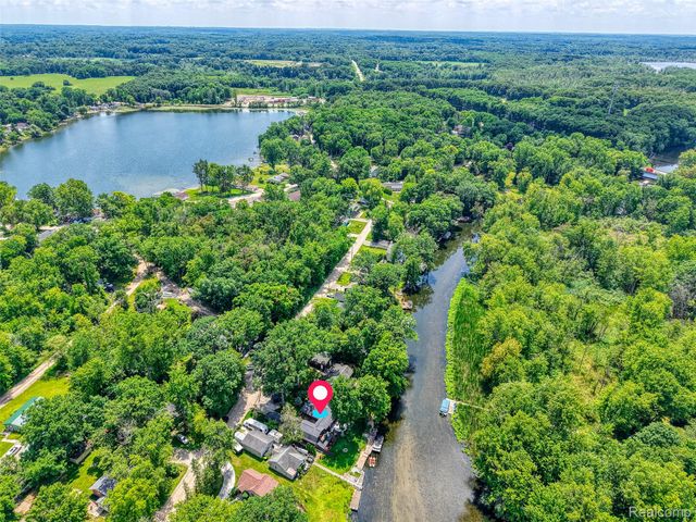 6415 Riverdale Road, Hamburg Township, MI 48189