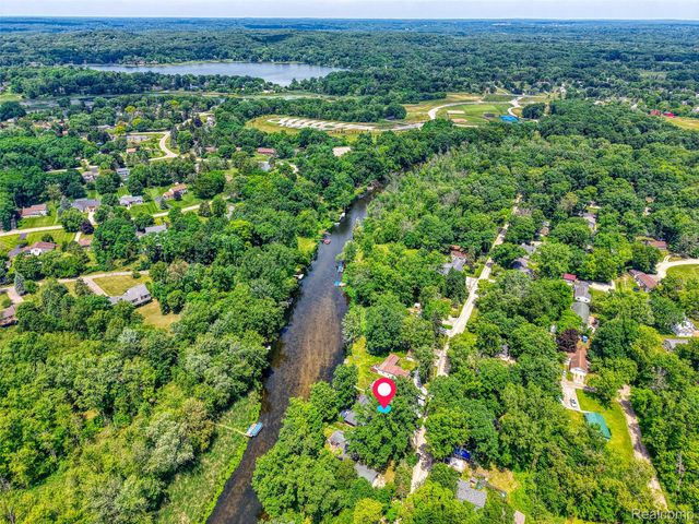 6415 Riverdale Road, Hamburg Township, MI 48189