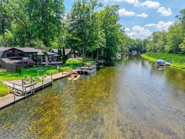 6415 Riverdale Road, Hamburg Township, MI 48189