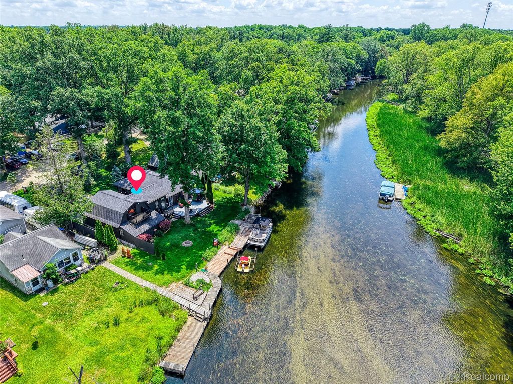6415 Riverdale Road, Hamburg Township, MI 48189