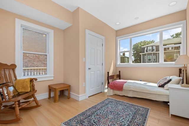 62 Clifford St A, Boston, MA 02119