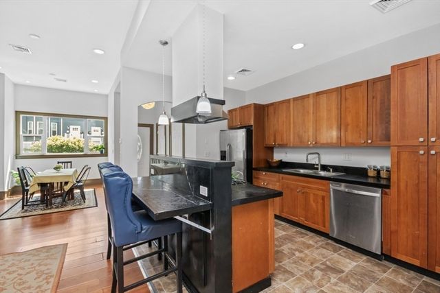 62 Clifford St A, Boston, MA 02119