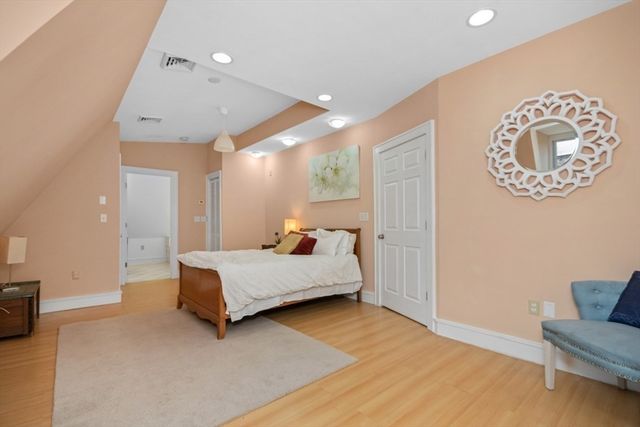 62 Clifford St A, Boston, MA 02119