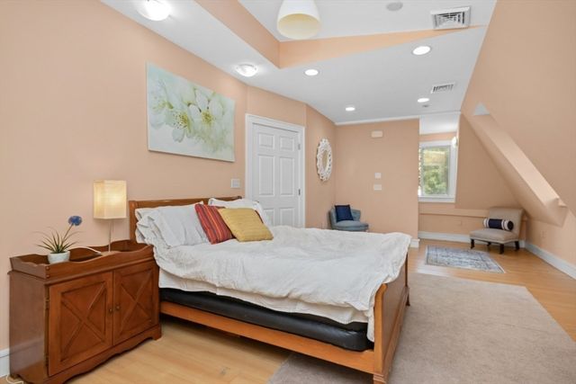 62 Clifford St A, Boston, MA 02119