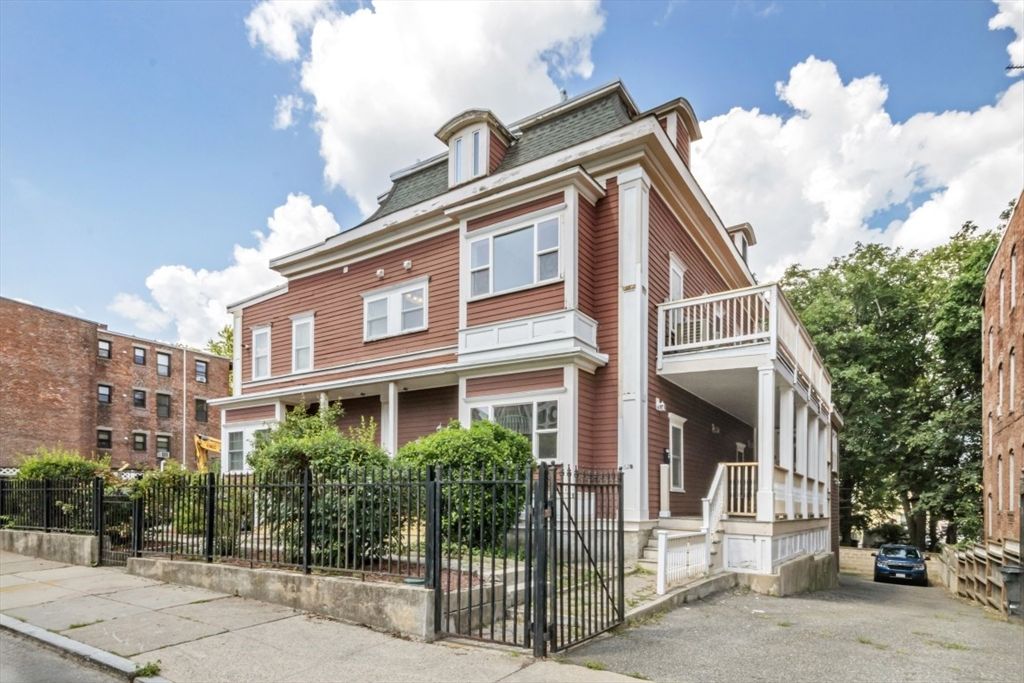 62 Clifford St A, Boston, MA 02119