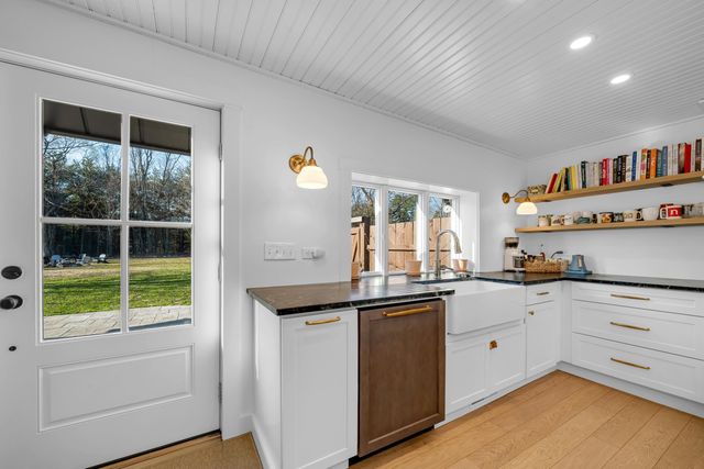 54 Middle Road, Brentwood, NH 03833