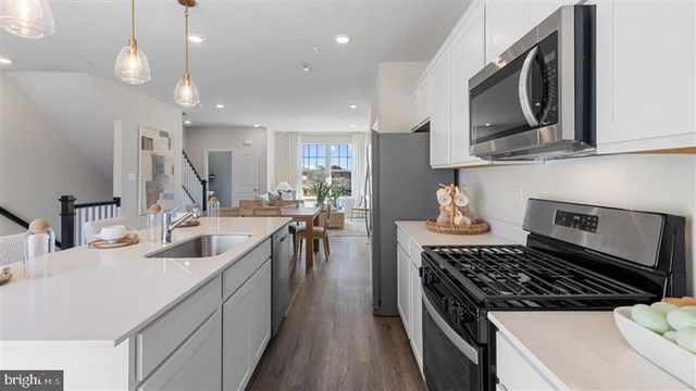 100 BARLETT LN, Harrisburg, PA 17111