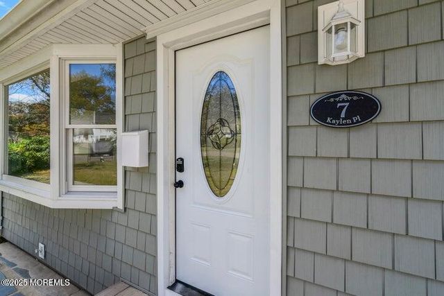 7 Kaylen Place, Hazlet, NJ 07730