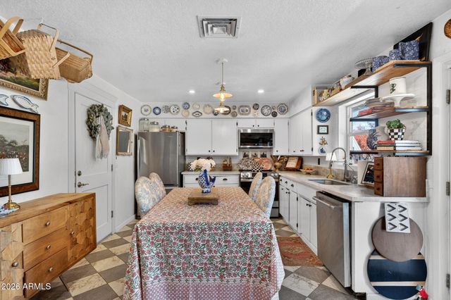 422 W HORSESHOE Avenue, Gilbert, AZ 85233