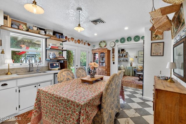 422 W HORSESHOE Avenue, Gilbert, AZ 85233