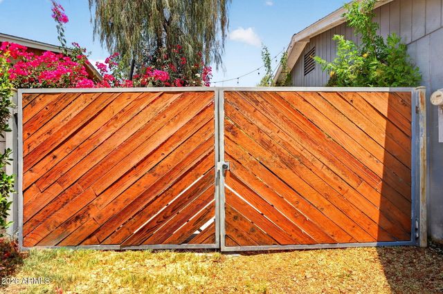 422 W HORSESHOE Avenue, Gilbert, AZ 85233