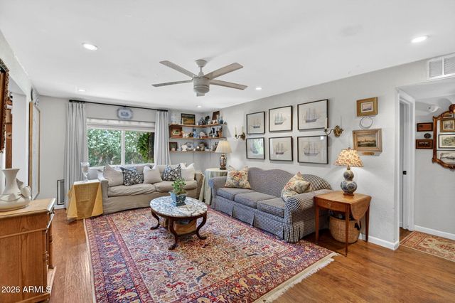 422 W HORSESHOE Avenue, Gilbert, AZ 85233