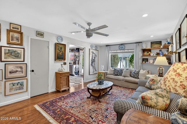 422 W HORSESHOE Avenue, Gilbert, AZ 85233