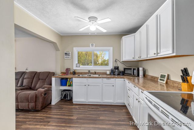 11612 Elm Avenue, Howard City, MI 49329