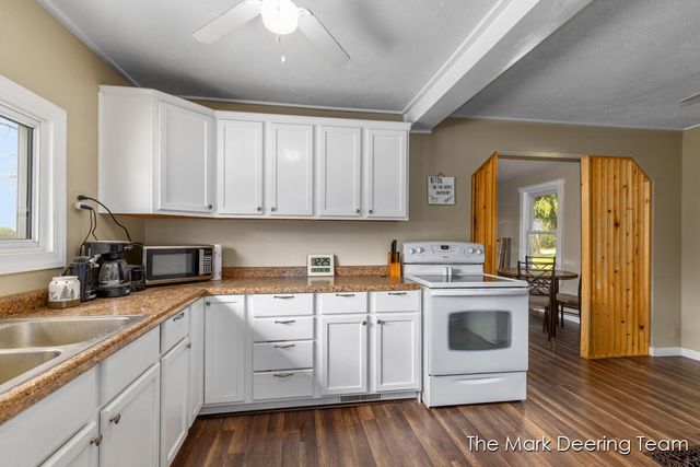 11612 Elm Avenue, Howard City, MI 49329