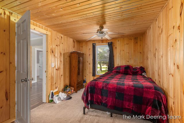 11612 Elm Avenue, Howard City, MI 49329