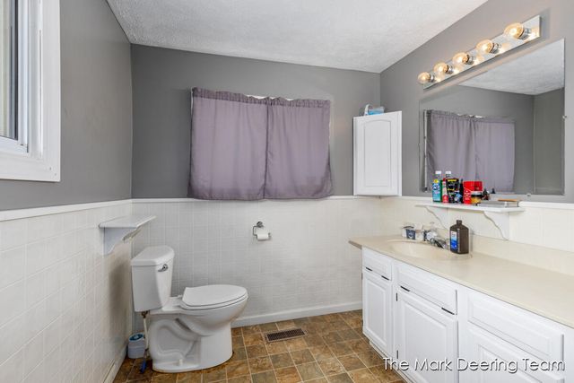 11612 Elm Avenue, Howard City, MI 49329