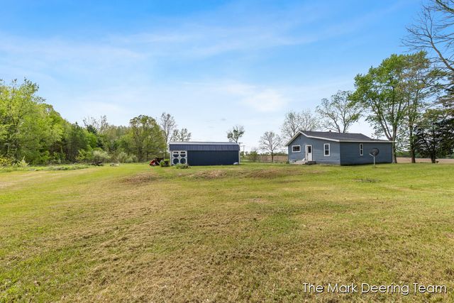 11612 Elm Avenue, Howard City, MI 49329