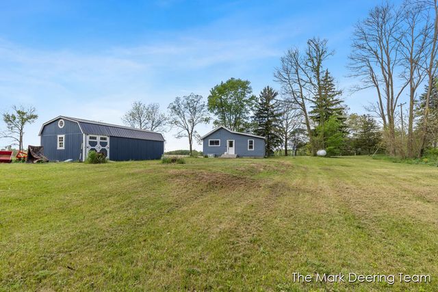 11612 Elm Avenue, Howard City, MI 49329
