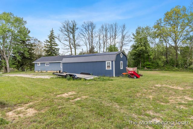 11612 Elm Avenue, Howard City, MI 49329