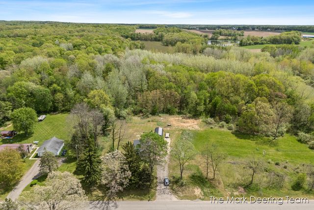 11612 Elm Avenue, Howard City, MI 49329