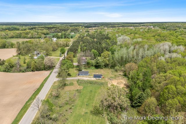 11612 Elm Avenue, Howard City, MI 49329