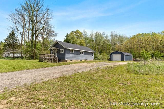11612 Elm Avenue, Howard City, MI 49329