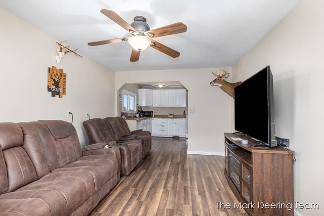 11612 Elm Avenue, Howard City, MI 49329