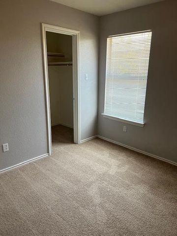 1021 Christopher Ave B, Round Rock, TX 78681