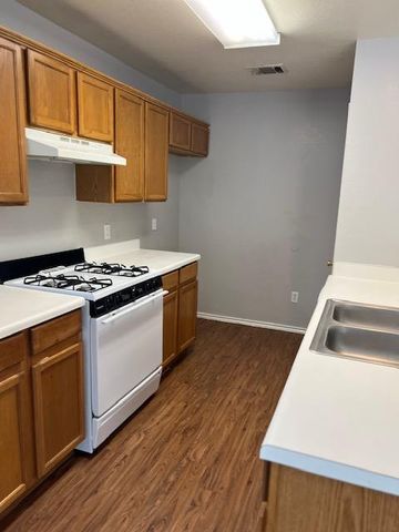 1021 Christopher Ave B, Round Rock, TX 78681