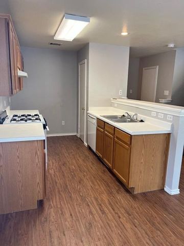 1021 Christopher Ave B, Round Rock, TX 78681