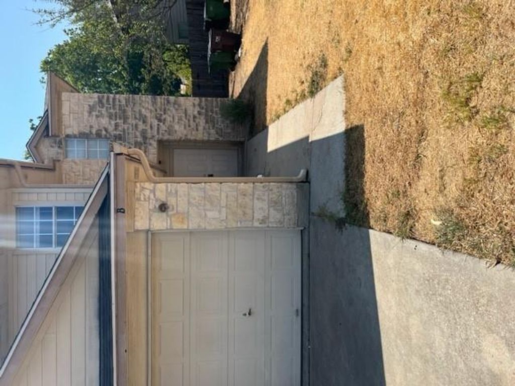 1021 Christopher Ave B, Round Rock, TX 78681