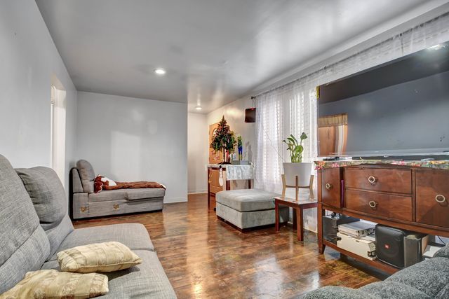 4332 W 81st Street, Chicago, IL 60652