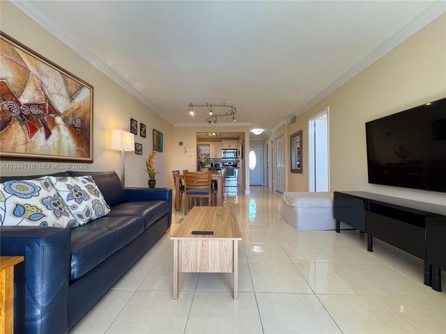 8900 Washington Boulevard 401A, Pembroke Pines, FL 33025