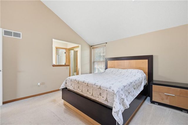 2136 SW Sterling Drive, Lee's Summit, MO 64081