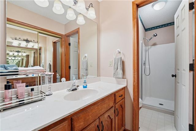 2136 SW Sterling Drive, Lee's Summit, MO 64081