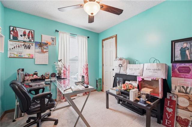 2136 SW Sterling Drive, Lee's Summit, MO 64081