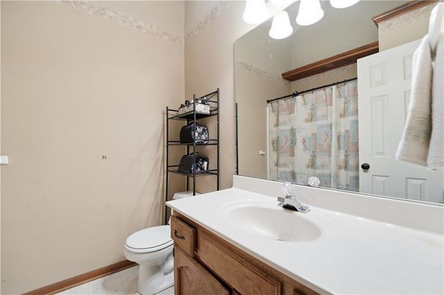 2136 SW Sterling Drive, Lee's Summit, MO 64081