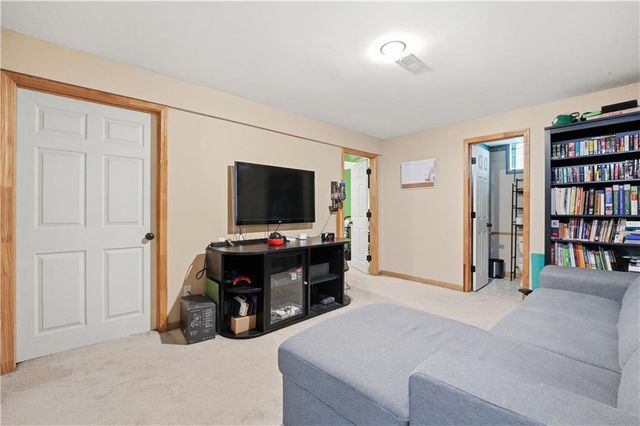 2136 SW Sterling Drive, Lee's Summit, MO 64081