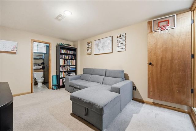 2136 SW Sterling Drive, Lee's Summit, MO 64081
