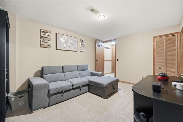 2136 SW Sterling Drive, Lee's Summit, MO 64081