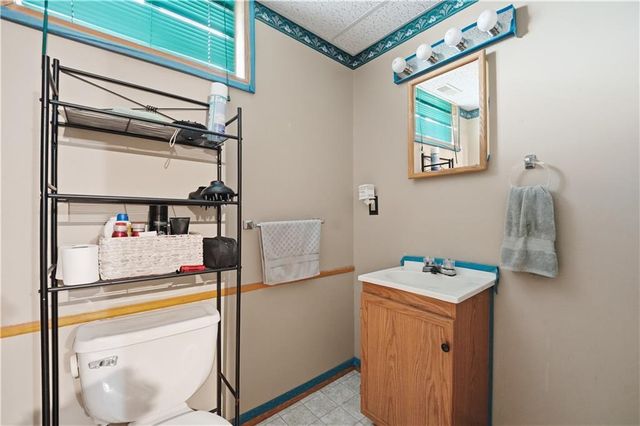 2136 SW Sterling Drive, Lee's Summit, MO 64081
