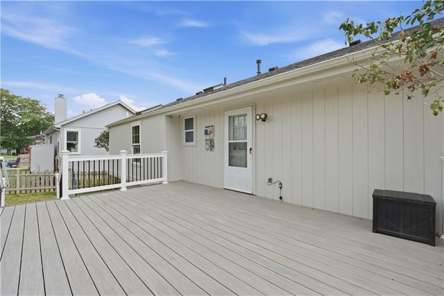 2136 SW Sterling Drive, Lee's Summit, MO 64081