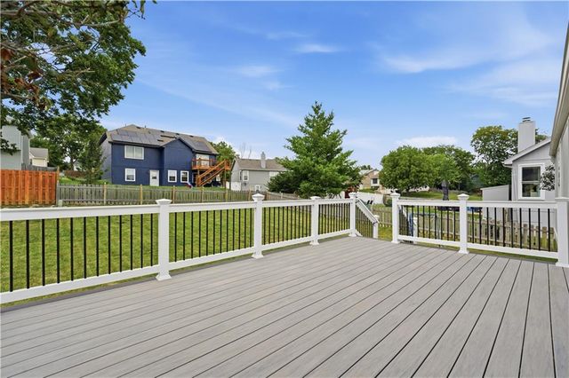 2136 SW Sterling Drive, Lee's Summit, MO 64081