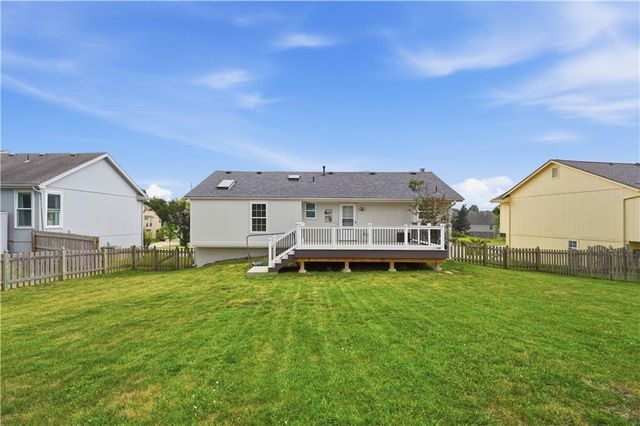 2136 SW Sterling Drive, Lee's Summit, MO 64081