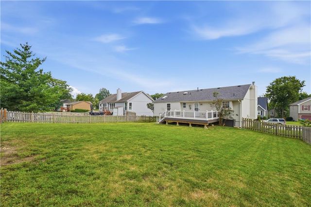 2136 SW Sterling Drive, Lee's Summit, MO 64081