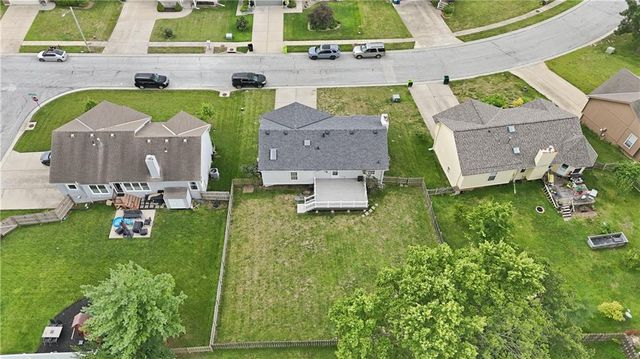 2136 SW Sterling Drive, Lee's Summit, MO 64081