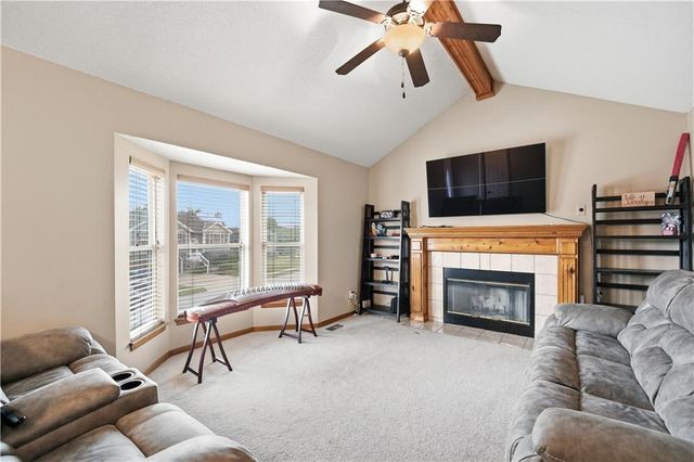 2136 SW Sterling Drive, Lee's Summit, MO 64081