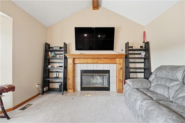 2136 SW Sterling Drive, Lee's Summit, MO 64081